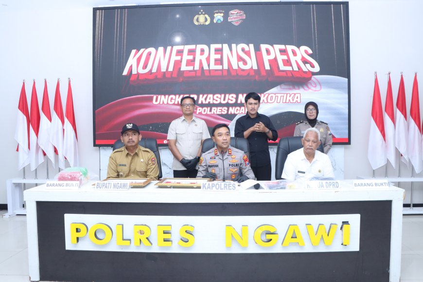 Polres Ngawi Amankan 2 Tersangka Pengedar Narkoba 223,842 gram Sabu Disita      